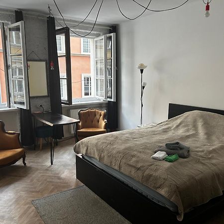Private Apartament Wroniecka 6 - Parking Poznan Bagian luar foto